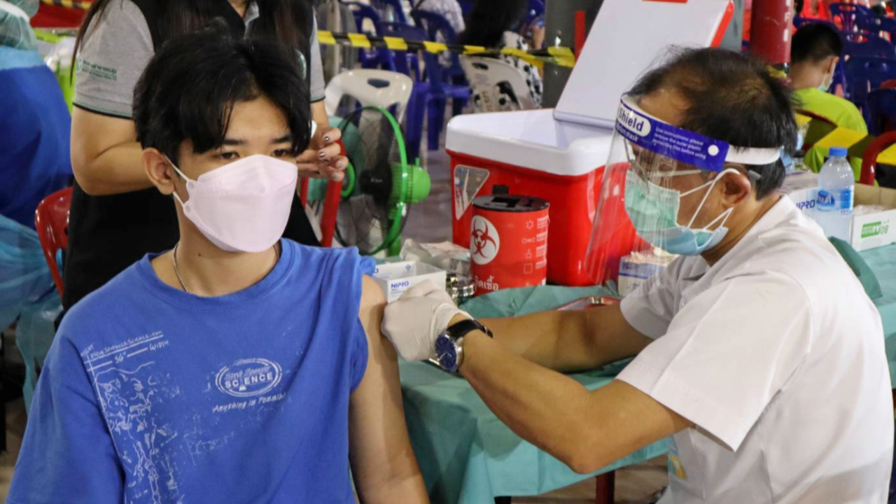 ยอดฉีดวัคซีนวันนี้สะสมแล้ว 71,237,520 โดส ยอดเข็มที่ 2 อยู่ที่ 39.9% ของประชากร