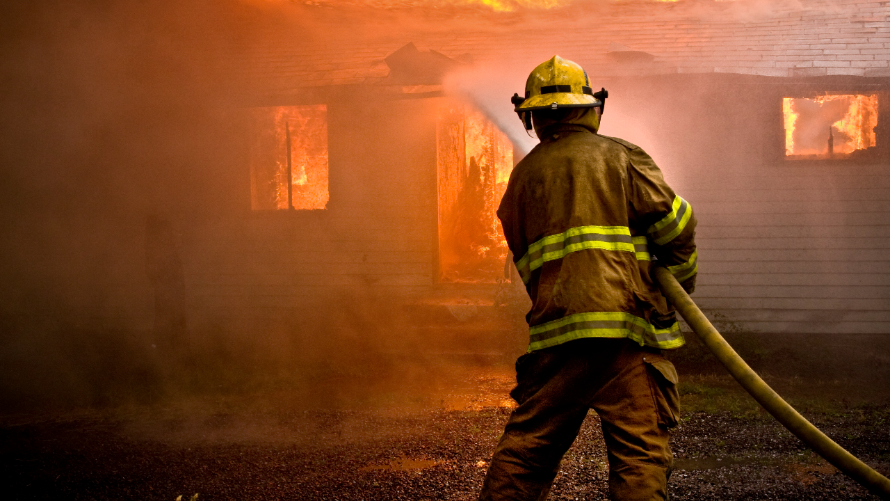 ทำนายฝันว่าไฟไหม้บ้าน ไฟไหม้บ้านตัวเอง จะโชคร้ายจริงหรือไม่?
