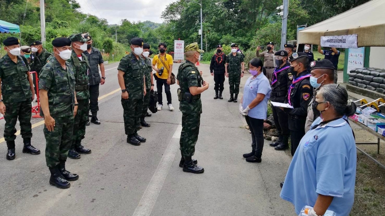 "บิ๊กบี้" ตรวจชายแดน สั่งทหารเร่งสกัดกั้นแรงงานพม่า รับเปิดประเทศ