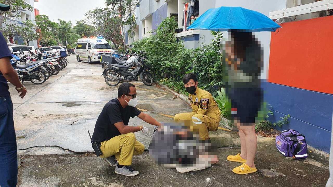 ผัวเจอเมียอยู่กับชู้ในห้อง ไล่ผู้ชายไประเบียง ดันร่วงจากชั้น 3 เจ็บสาหัส