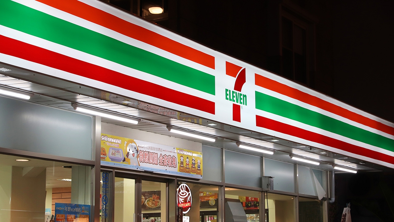 ในที่สุดก็ทะลุ “13,000 สาขา”  ร้าน “เซเว่น” กับชายชื่อ “ก่อศักดิ์”