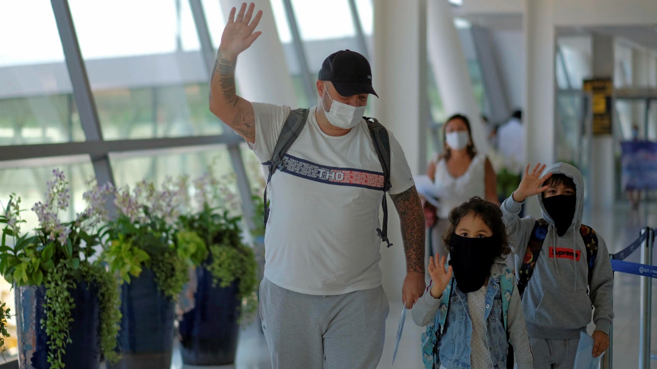 ศบค.ขอคนเข้าไทยติดตามเงื่อนไขที่สถานทูตทั่วโลก บิ๊กตู่ นั่งถกวงใหญ่ศุกร์นี้