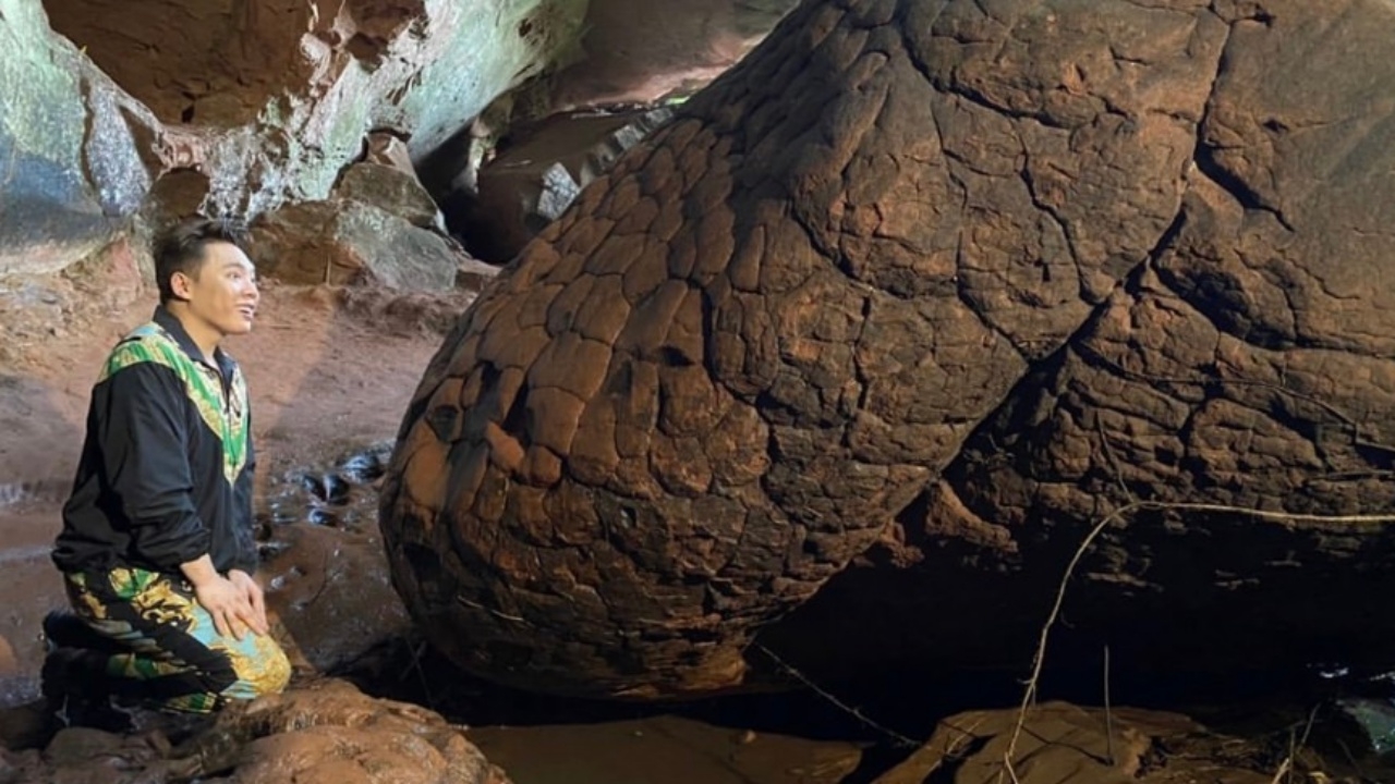 มดดำ คชาภา เผยภาพชวนขนลุก ติดเงาคล้ายพญานาค ที่ถ้ำนาคา 