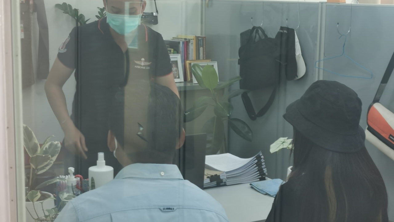 ธนาคารไล่ออก สาวแบงก์แสบ คาดขโมยเงินจากบัญชีลูกค้านับ 10 ล้าน 