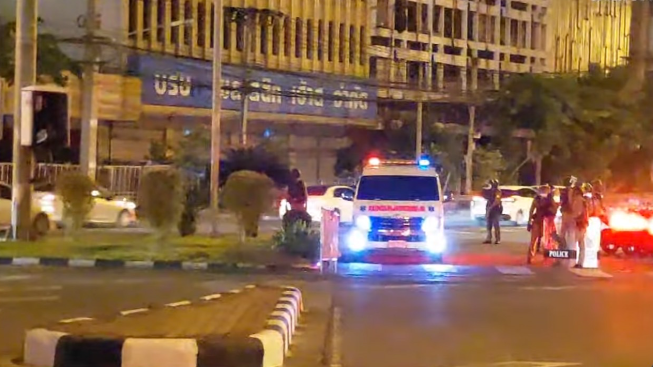 ตำรวจลาดตระเวนพื้นที่โดยรอบดินแดงเป็นระยะ หลังเกิดเสียงคล้ายประทัด 2 ครั้ง