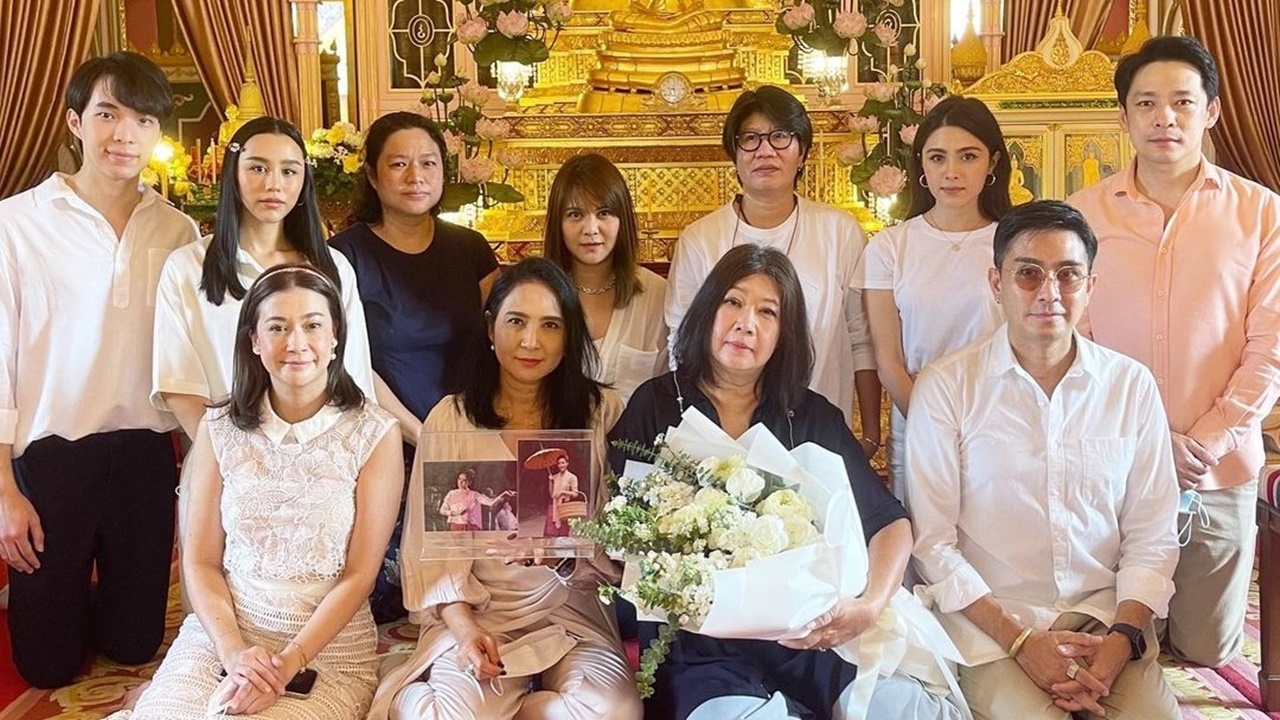 พิมพ์ ซาซ่า ชวนนักแสดงสายรักสายสวาท ทำบุญอุทิศส่วนกุศลให้ แตงโม