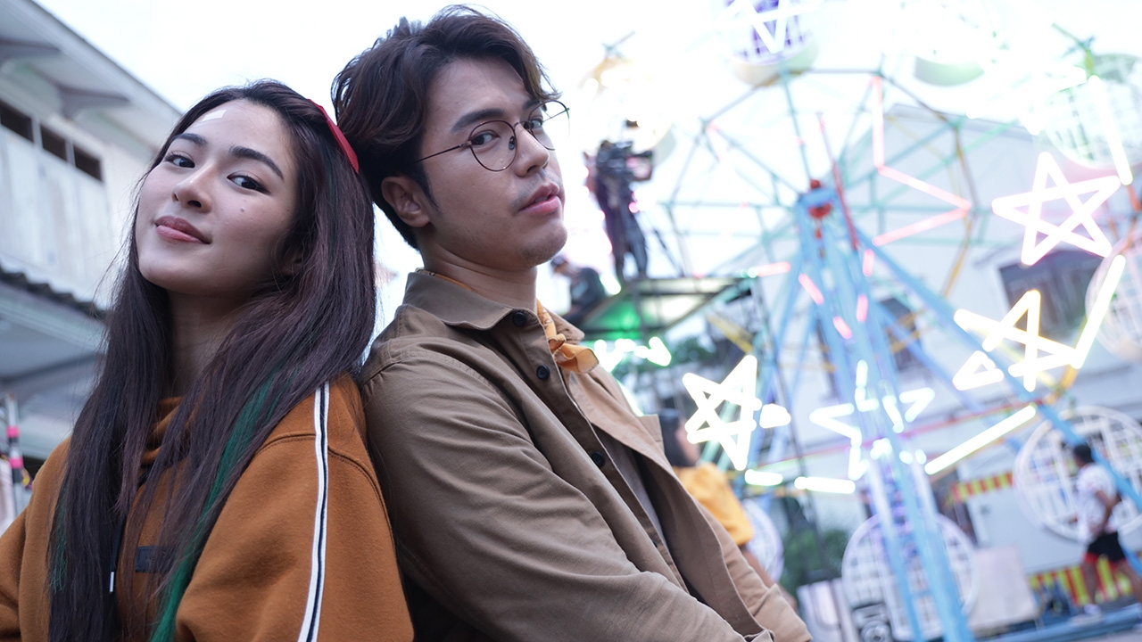 หลิงหลิง ตื่นเต้น แม็ค พาเที่ยวงานวัด ชิงช้าสวรรค์ทำเวียนหัว ใน "มักกะลีที่รัก"