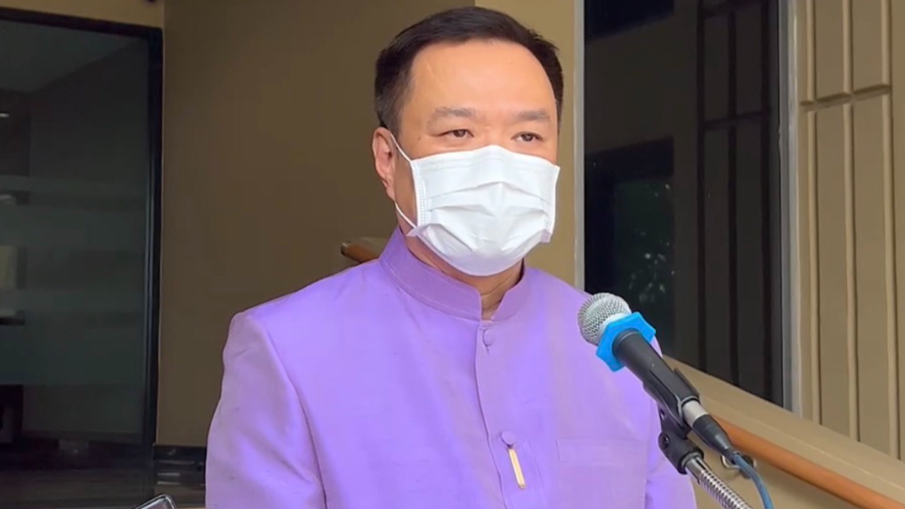 “อนุทิน” ไม่ขวางรดน้ำผู้ใหญ่สงกรานต์ หนุนรัฐบาลอยู่ครบวาระดีกว่ายุบสภา