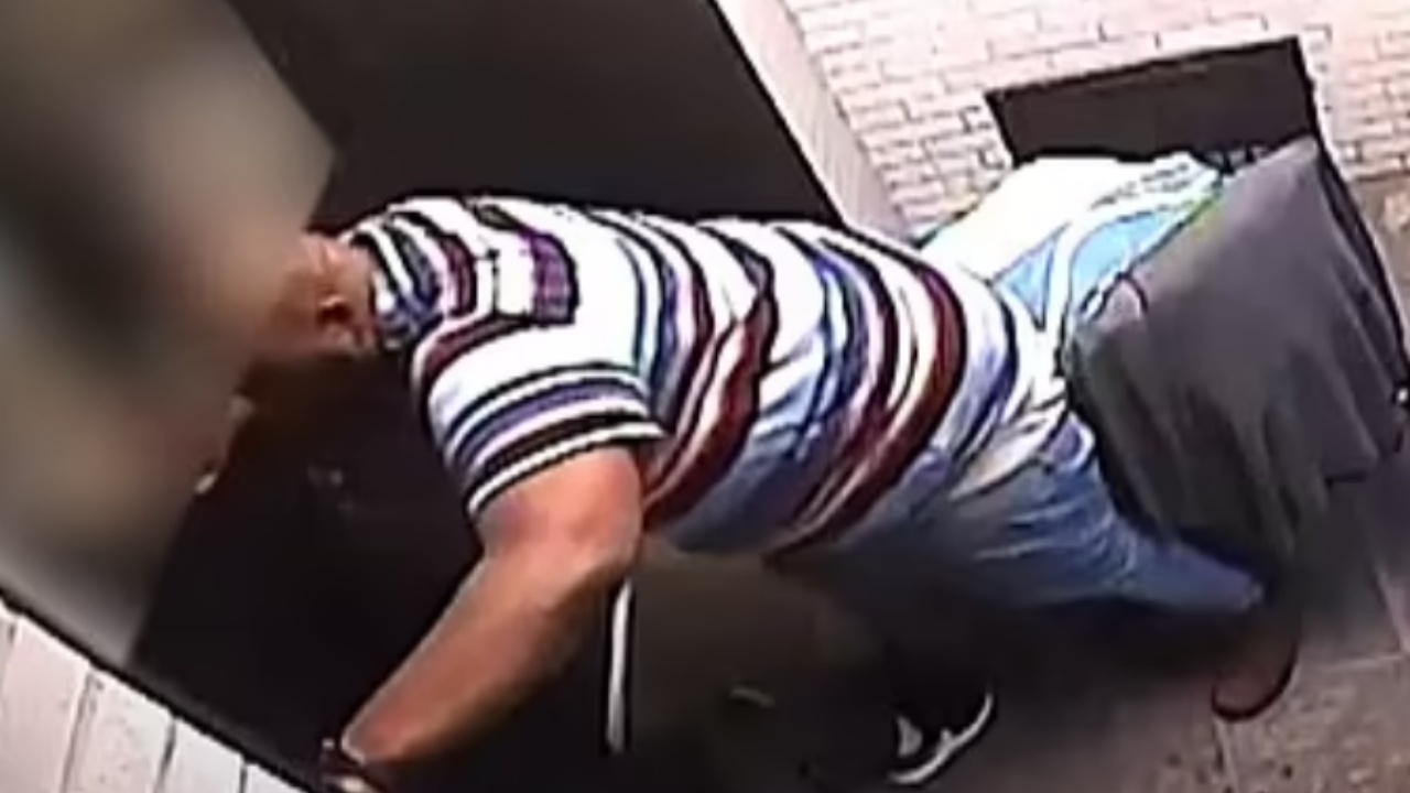 สุดใจร้าย ชายผิวสีร่างยักษ์ ต่อยหญิงเอเชียแบบไม่ยั้ง 125 ครั้งในนิวยอร์ก