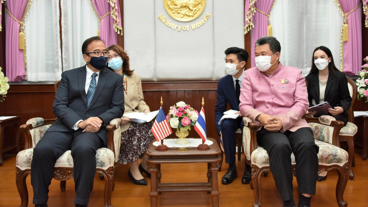 อุปทูตสหรัฐฯ หารือปลัด มท. ขอบคุณไทยช่วยเหลือผู้หนีภัยสู้รบจากเมียนมา