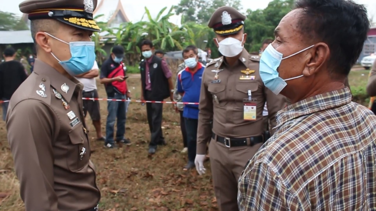 พ่อสุดทนยิงลูกดับกลางทุ่งนา หลังเกิดปากเสียง ถือมีดตามไล่ฟัน
