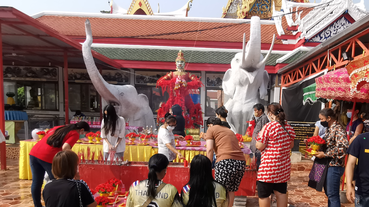 คอหวยส่อง "เลขเด็ด" ธูปมงคล "ท้าวเวสสุวรรณ" ลุ้นโชคงวด 16/3/65