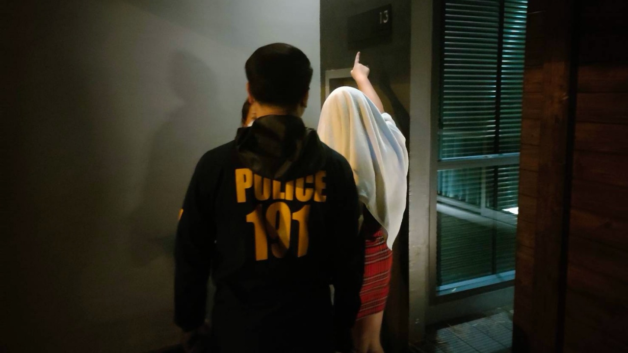 รวบแม่เล้าวัย 18 นำเด็กในสังกัด อายุ 14-15 ปี ส่งค้าประเวณี 