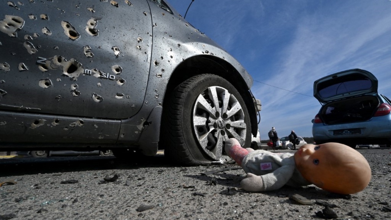 โคตรเหี้ยม ยูเครนอพยพปชช.หนีสงคราม โดนรัสเซียยิงถล่มขบวนรถ ตายอีก 7