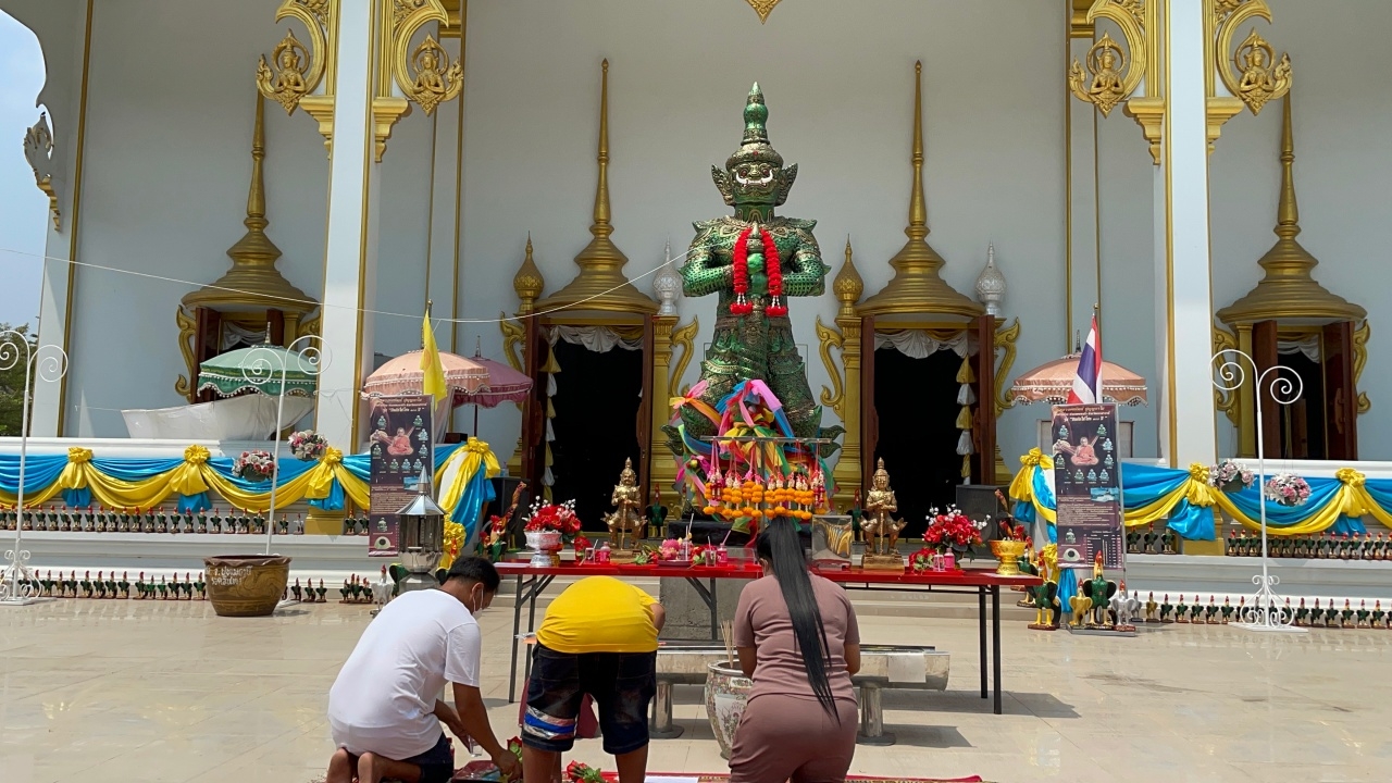 ท้าวเวสสุวรรณ เข้าฝันหนุ่มใหญ่ให้มาขอโชค ใจดีไม่กั๊ก "เลขเด็ดงวดนี้" 16/3/65