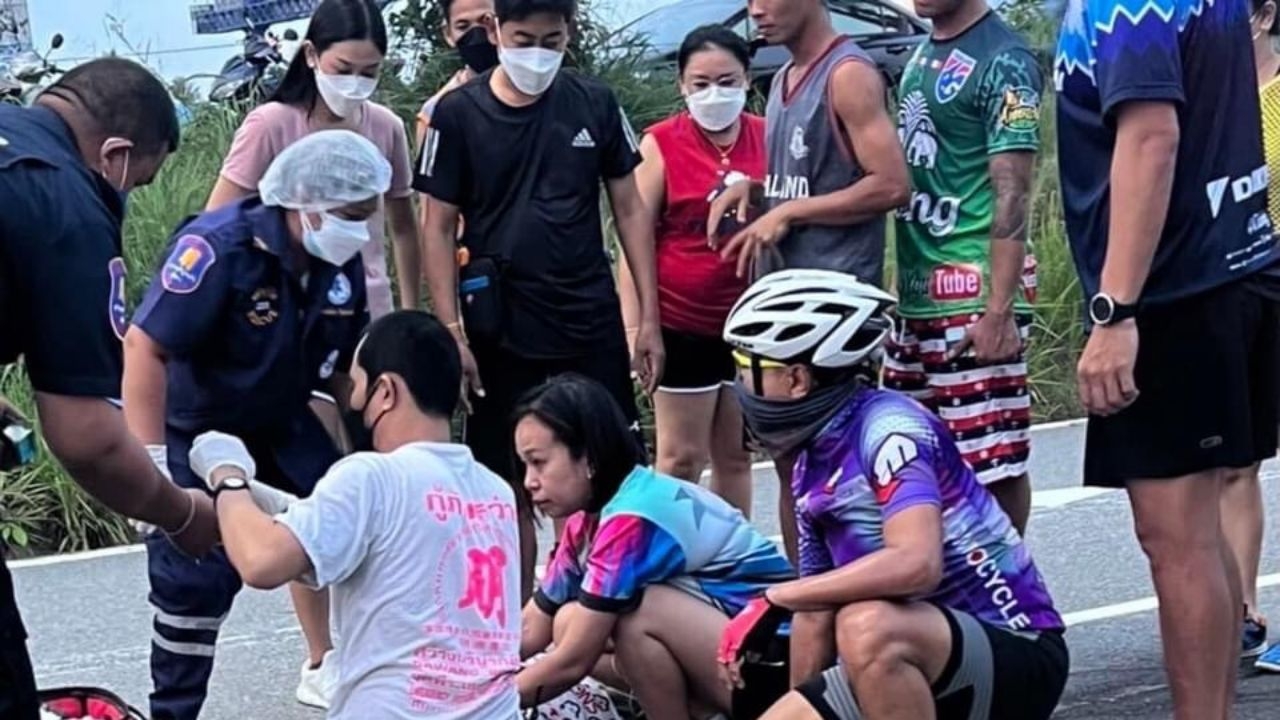 ชื่นชมพยาบาลสาว เข้าช่วยเด็กจักรยานล้มคว่ำบาดเจ็บ ขณะออกมาวิ่งออกกำลัง