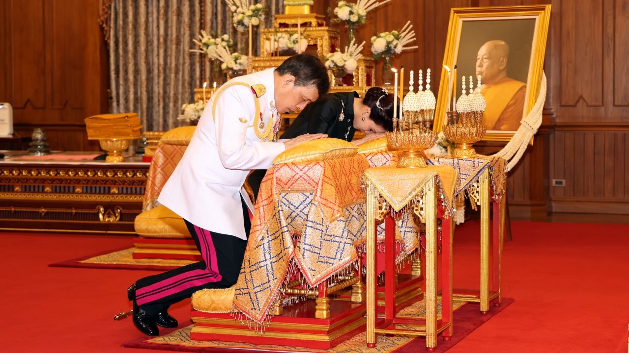 ในหลวง-พระราชินี เสด็จฯ พระราชทานน้ำหลวงสรงศพ สมเด็จพระวันรัต ณ วัดบวรนิเวศวิหาร