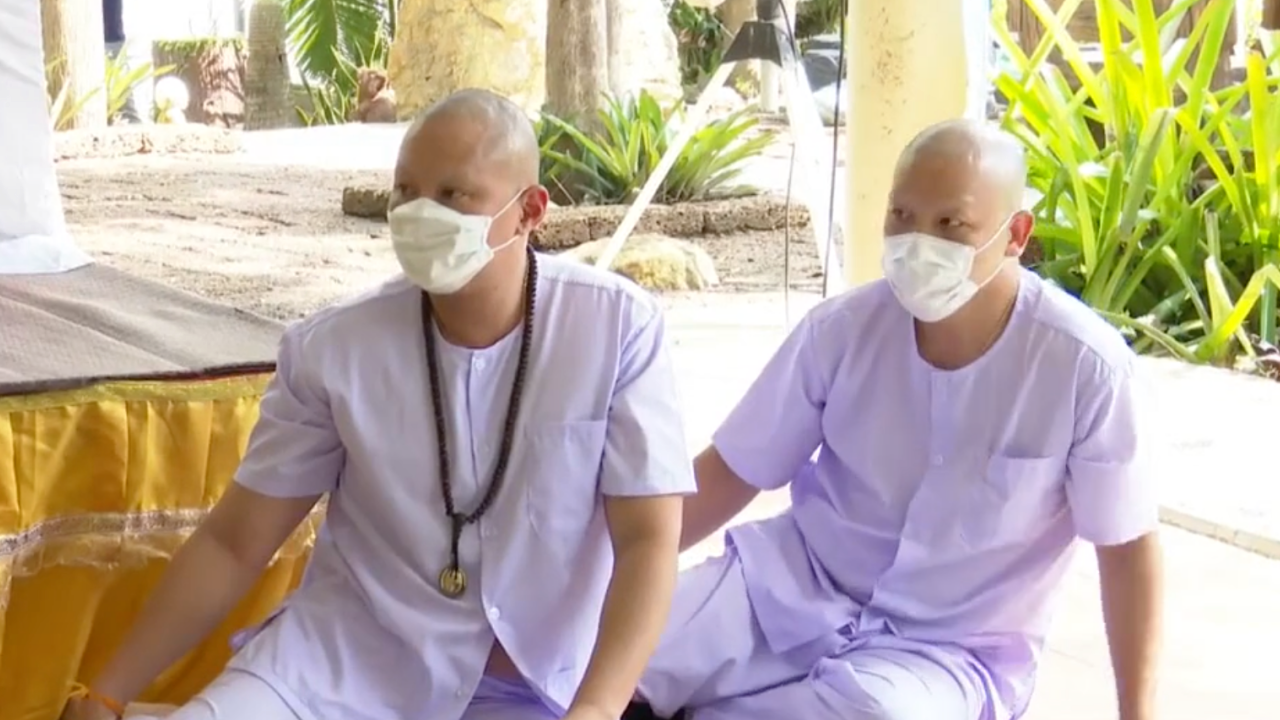 "หลวงพี่อุเทน" พา "โยคีปอ-โยคีโรเบิร์ต" แถลงโดนคุกคาม สะกดรอยตาม