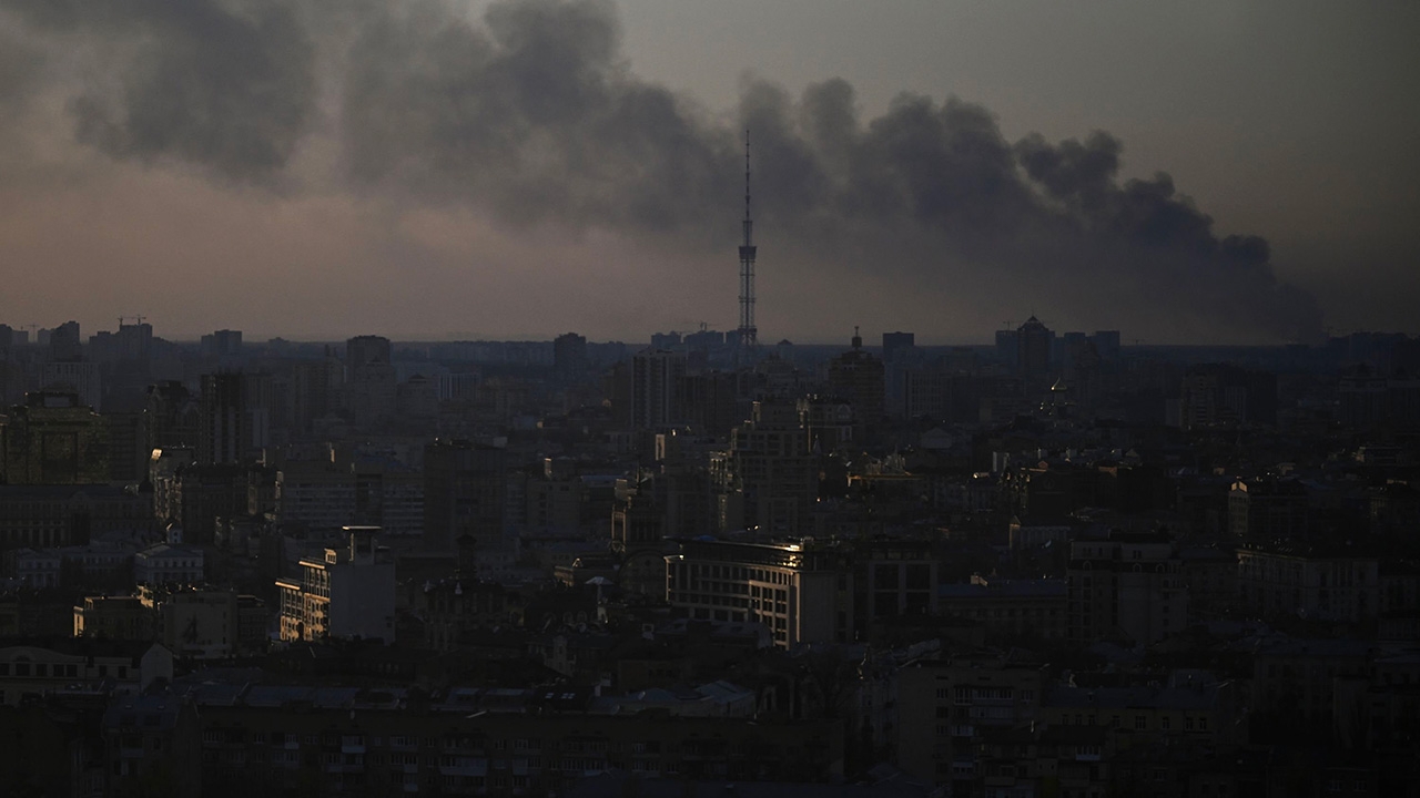 รัสเซียถล่มหนัก ยิงไฮเปอร์โซนิค ขีปนาวุธเหนือเสียง คลังอาวุธยูเครนยับ