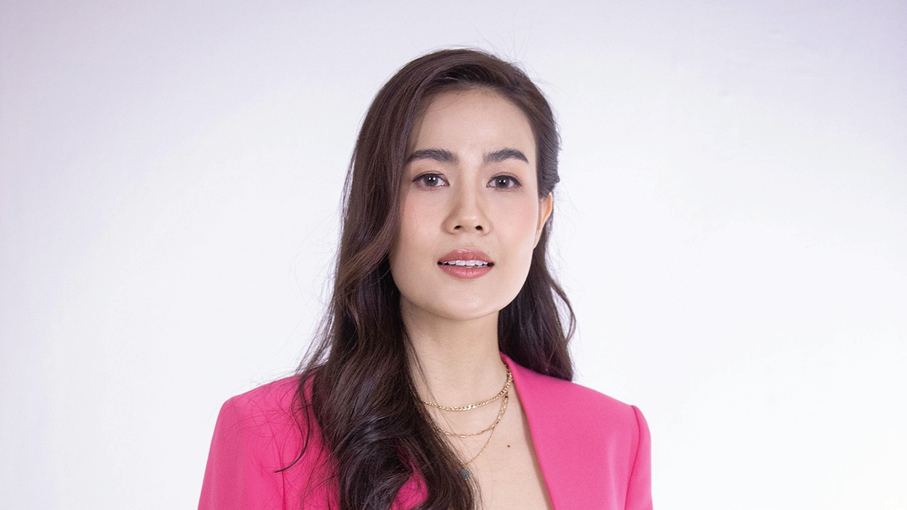 ‘‘เปิ้ล-กุลธิดา” ควบ 2 จากผู้ประกาศข่าวได้จัดวิทยุ