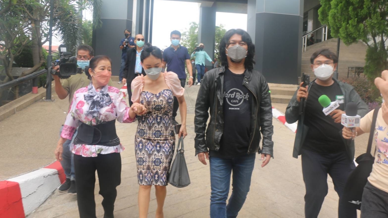 เสก โลโซ เครียด ลุ้นบ่ายสอง ฟังคำสั่งขอฎีกา คดีเสพไอซ์ ต่อสู้ขัดขวางฯ