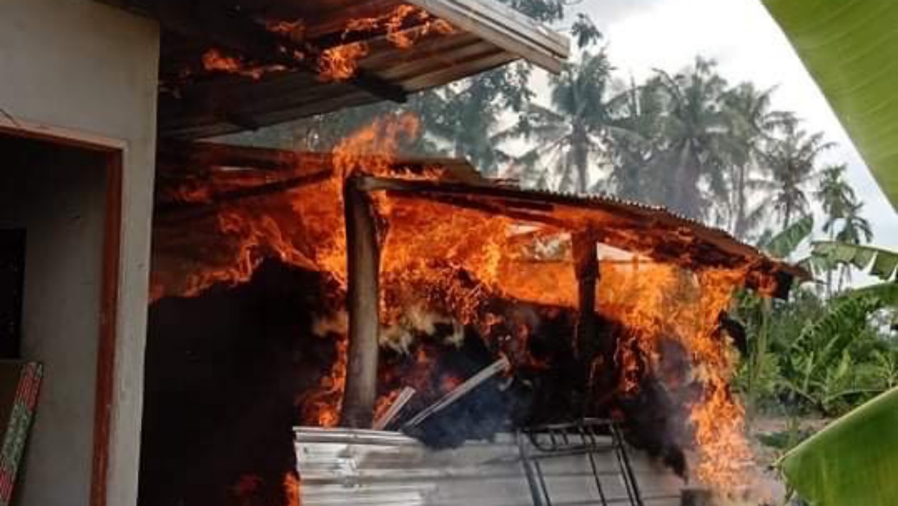 ยันเข้าใจผิด หนุ่มเผาบ้านประชดช่าง โมโหทิ้งงาน ที่จริงเจตนาดี