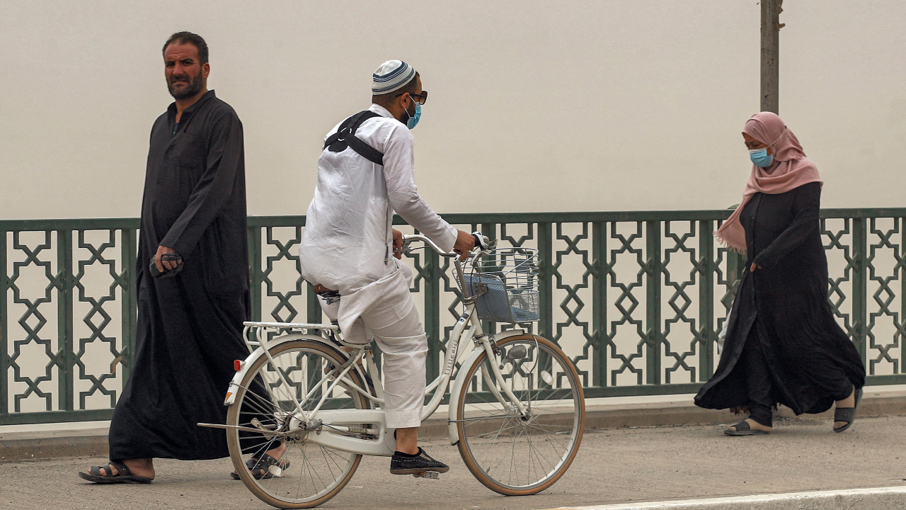 พายุทรายถล่มกรุงแบกแดด ของอิรัก ประชาชนป่วยเข้ารพ.นับสิบราย