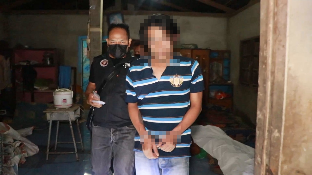 ผัวโหดซ้อมเมียตาย ก่อนนั่งรอตำรวจมาจับ อ้างเมาระแวงปันใจ