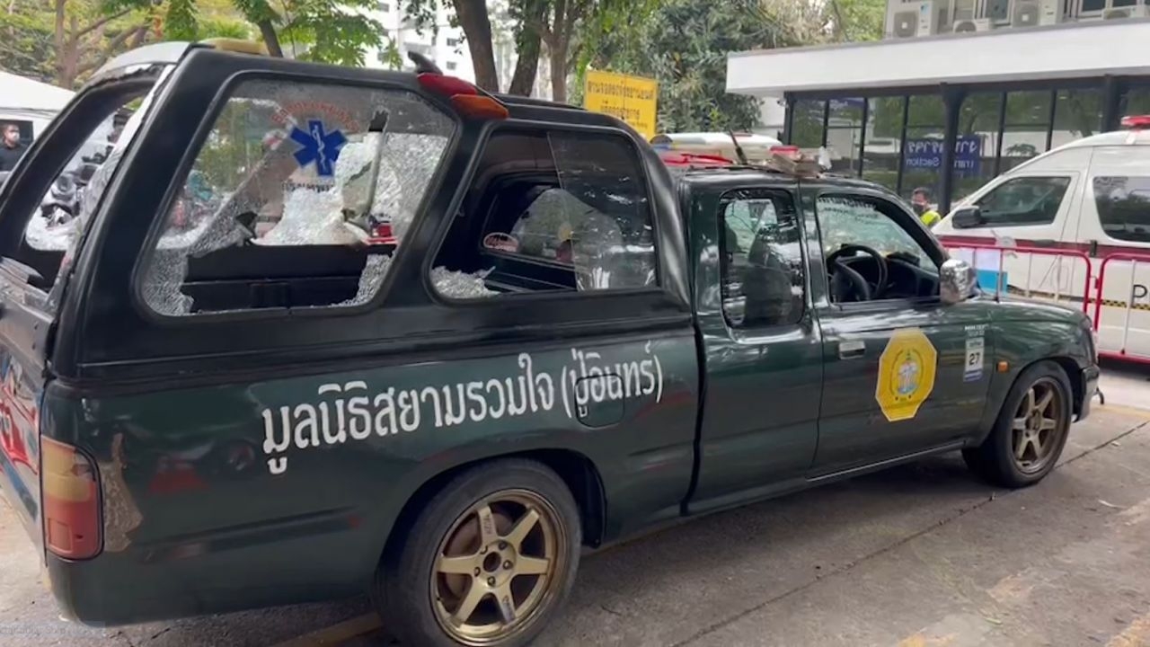 ปธ.มูลนิธิสยามรวมใจ สั่งยุบจุดทองหล่อ ปลดหัวหน้าอาสาฯ ปมออกบัตรโดยพลการ