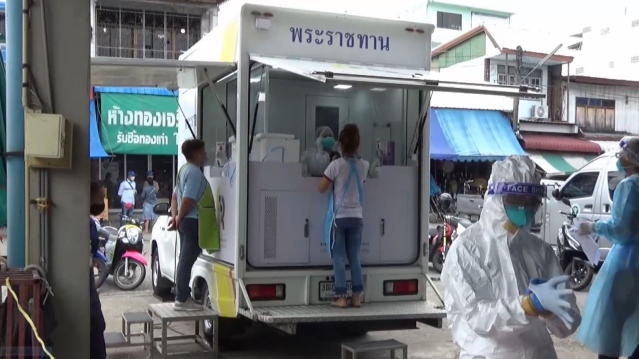 อุบลฯ ระดมคัดกรองพ่อค้าแม่ค้า หลังยังพบผู้ป่วยโควิดรวมกว่า 3,000 ราย 