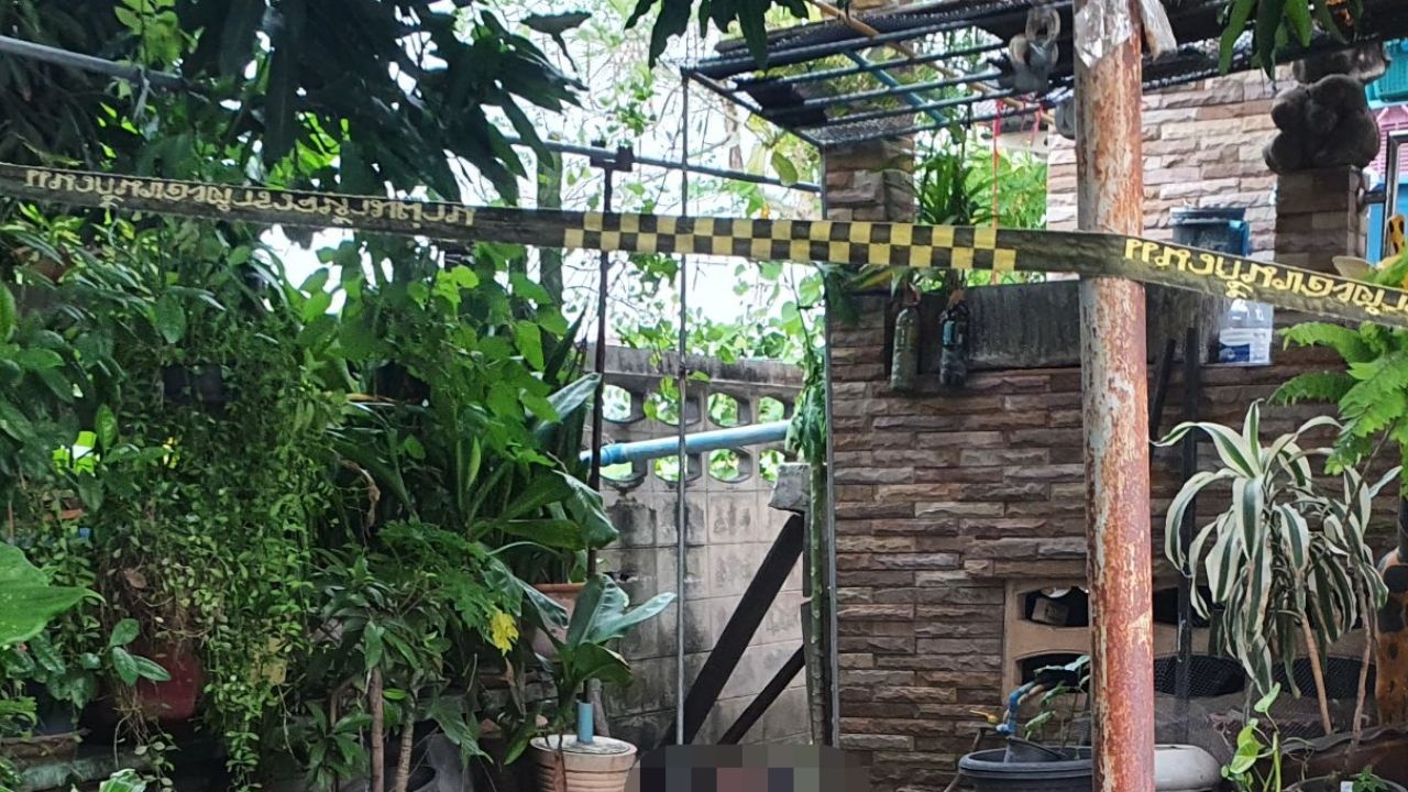 เศร้าช่างแอร์หนุ่ม โดนผนังปูนฉากน้ำตกในสวน ล้มกระแทกอกดับคาบ้านลูกค้า