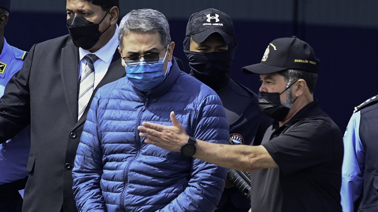 ฮอนดูรัสส่งตัว อดีตปธน.ไปสหรัฐฯ ดำเนินคดีลักลอบขนยาเสพติด