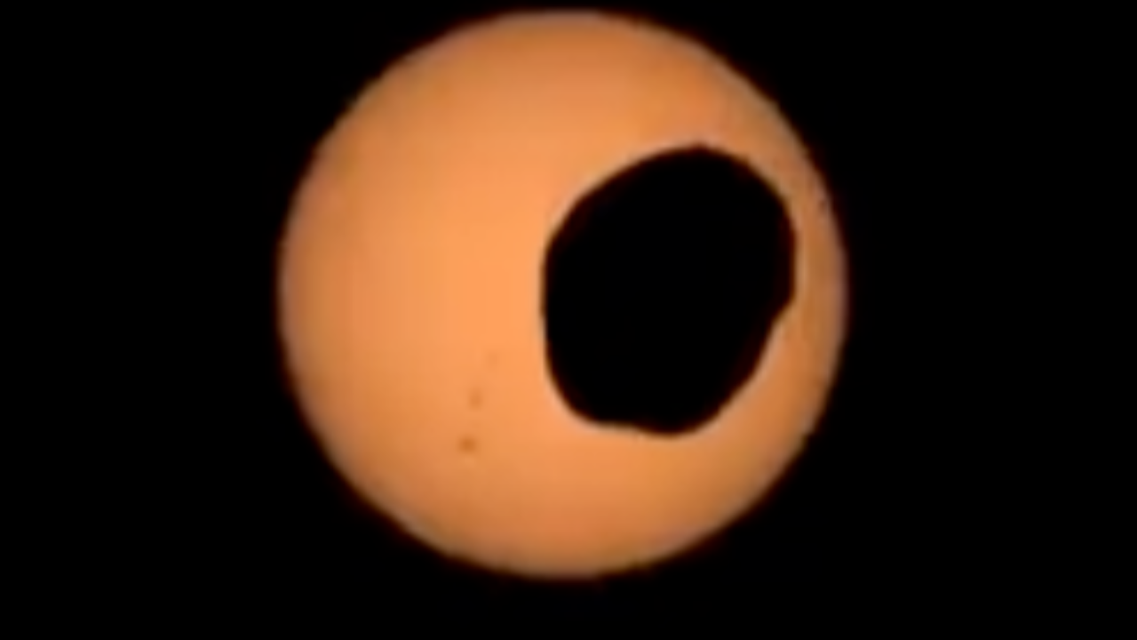 นาซาเผยคลิปวิดีโอ "สุริยุปราคา" ดวงจันทร์ของดาวอังคารบดบังดวงอาทิตย์ (คลิป)