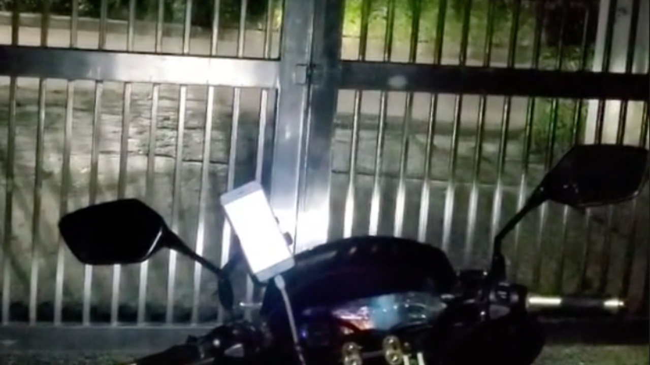 ไรเดอร์หล่อ เล่านาทีสุดงง มาส่งของแล้วโดนขังในหมู่บ้านเกือบชั่วโมง