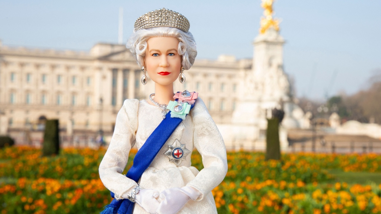 ฮือฮา เผยโฉมบาร์บี้รุ่นพิเศษ บาร์บี้ควีนเอลิซาเบธที่ 2