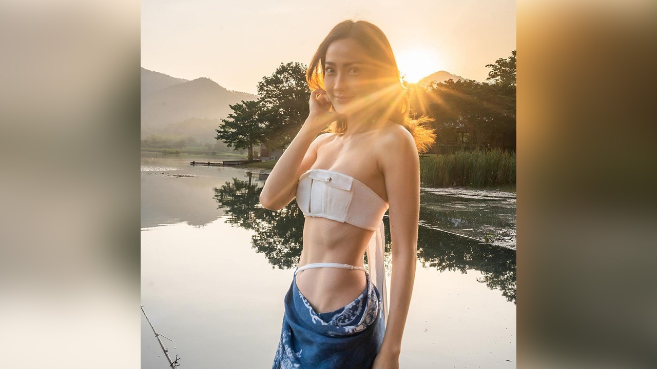 แต้ว ณฐพร แซ่บไม่หยุดกับชุดคาดอกสีขาว คนคอมเมนต์แซวไฟลุกแล้ว