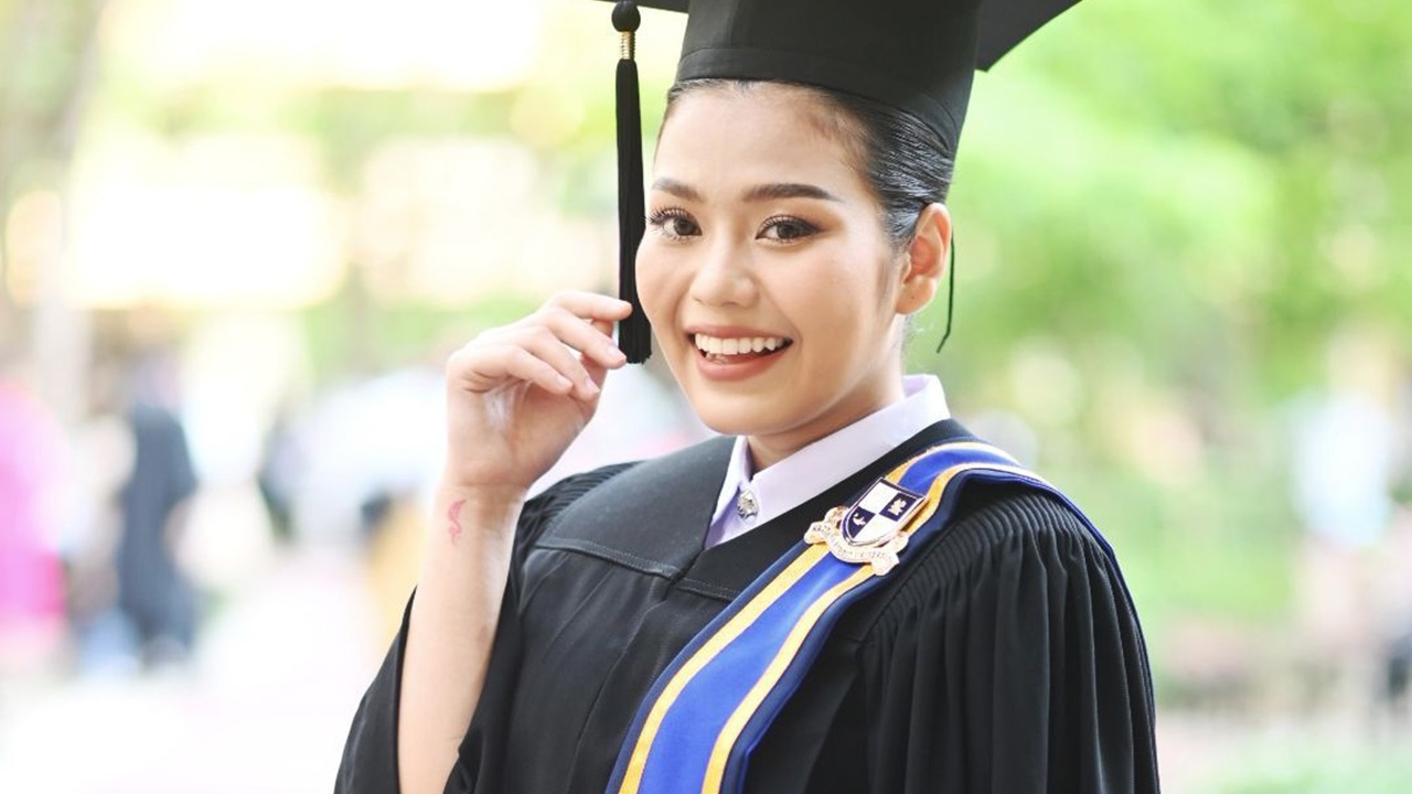 ธัญญ่า อาร์สยาม คว้าปริญญาใบแรกให้ตระกูล สุดภูมิใจที่อดทนสู้จนมีวันนี้