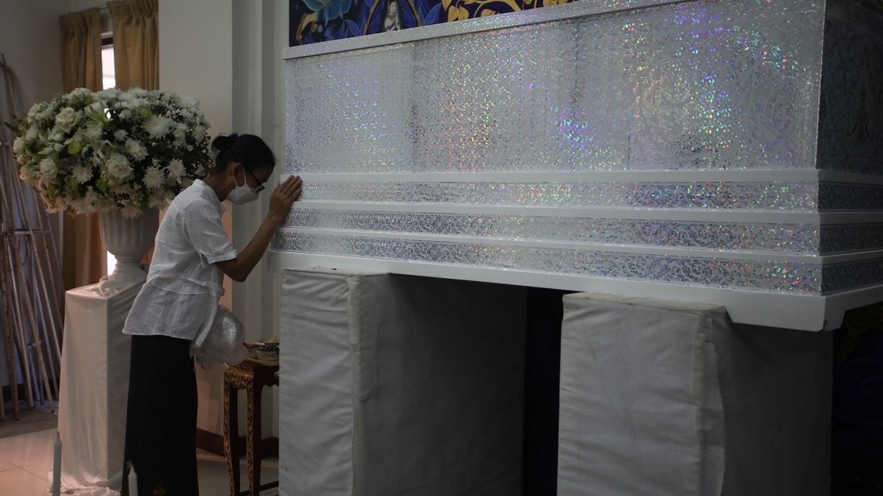 ประมวลภาพงานศพ เจย์ ศุภกาญจน์ ลูกชาย เจี๊ยบ กาญจนาพร หัวใจแม่แทบสลาย