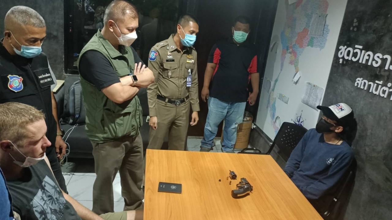 ตร.รวบเด็กเชียร์แขกซอยบางลา ชักปืนแบลงค์กันยิงข่มขู่ นทท.ต่างชาติ