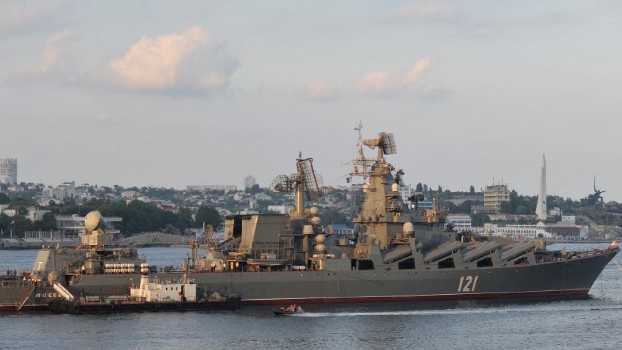 รัสเซียรับแล้ว สูญเสียเรือรบ มอสควา โดนยิงจมก้นทะเลดำ ทหารตาย 1 หาย 27  