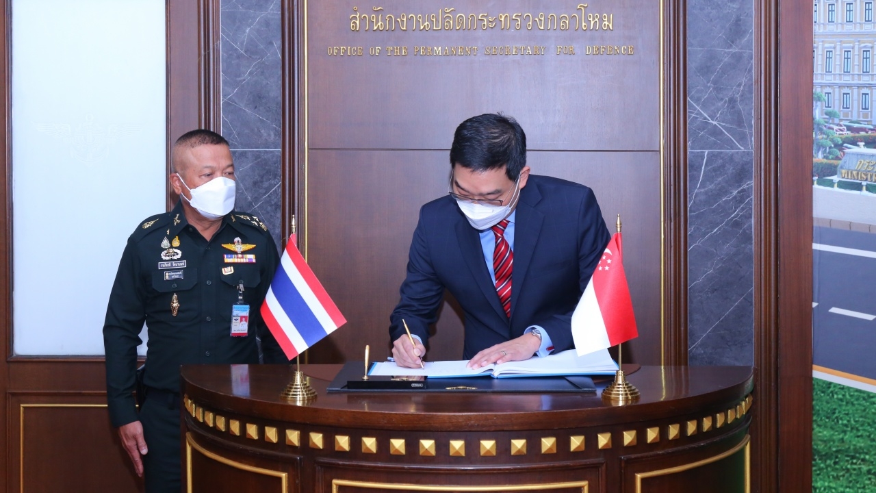 "บิ๊กหน่อย" เปิดกลาโหมรับทูตสิงคโปร์ เพื่อแสดงความยินดี สู่ความร่วมมือ