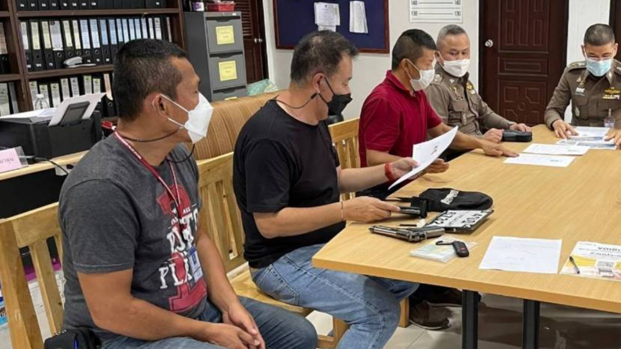 รวบ 3 โจ๋แสบ ใช้ปืนปลอมตระเวนปล้นทรัพย์ ย่านชานเมือง นำเงินเที่ยวเตร่