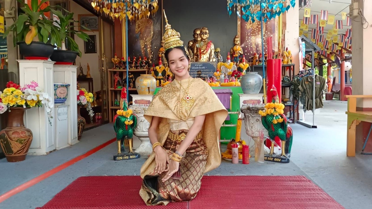 สมหวังตามที่ขอ สาวรำแก้บน "หลวงพ่อบุญลือ-ไอ้ไข่" จุดธูปได้ "เลขเด็ด"