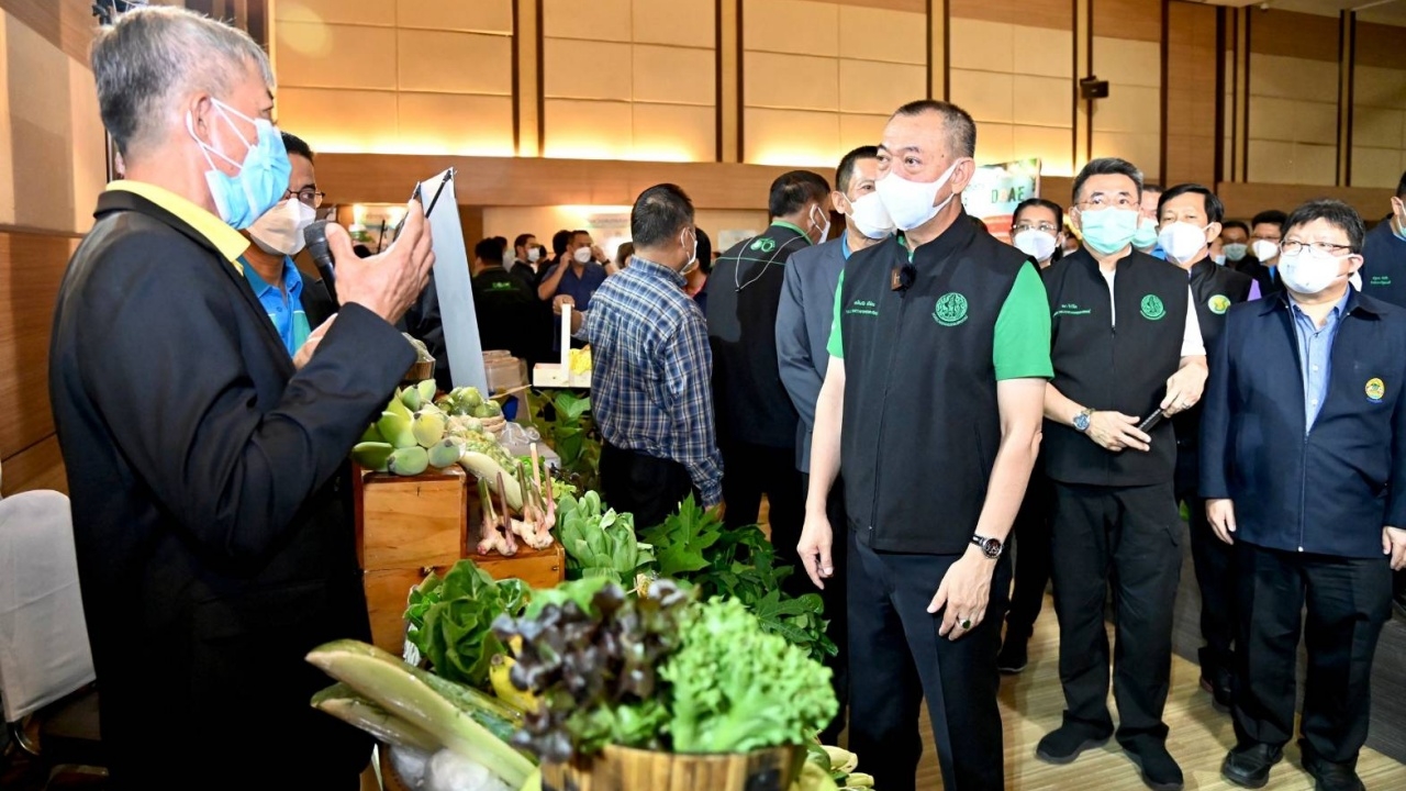 "เฉลิมชัย" ยกอาสาสมัครเกษตรหมู่บ้าน ช่วยงานเกษตรเข้มแข็ง สู้ภัยโควิด