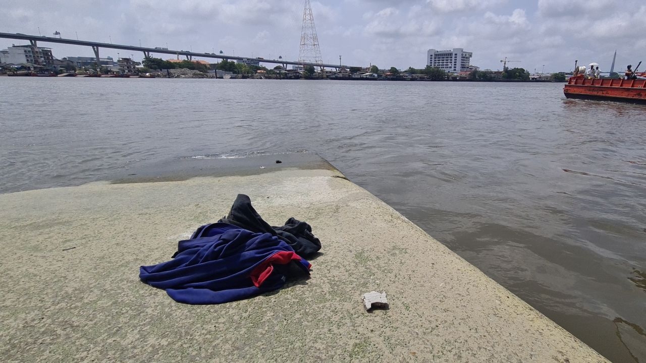 กู้ภัยช่วยงมร่างหญิงวัย 42 ซักผ้าริมเจ้าพระยา ลื่นตกน้ำจมดับที่พระประแดง