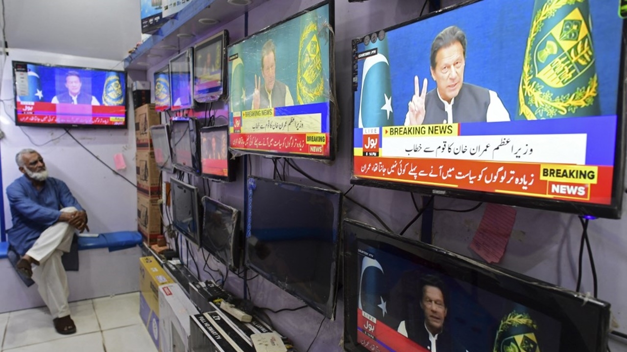 ปากีสถานยุบสภาจ่อเลือกตั้งใหม่ นายกฯ อ้างสหรัฐฯ พยายามโค่นอำนาจ