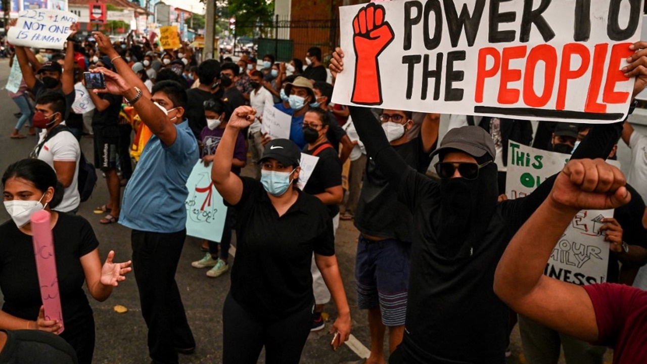 รัฐมนตรีศรีลังกาลาออกยกคณะ หลัง ปชช.ประท้วงเดือด นายกฯ อยู่ต่อ