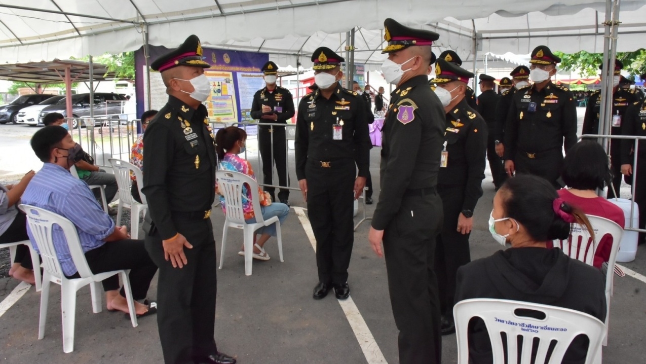 ผบ.มทบ.11 นำปลัดกห. ตรวจเกณฑ์ทหารเขตบางคอแหลม เน้นการป้องกันโควิด