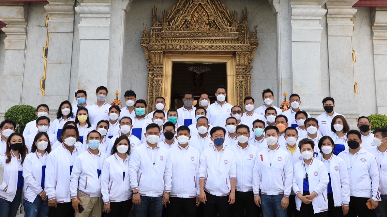 “อภิชัย” นำผู้สมัคร ส.ก.พปชร.ไหว้ศาลหลักเมือง ยัน นายกฯ ลงพื้นที่ไร้นัย