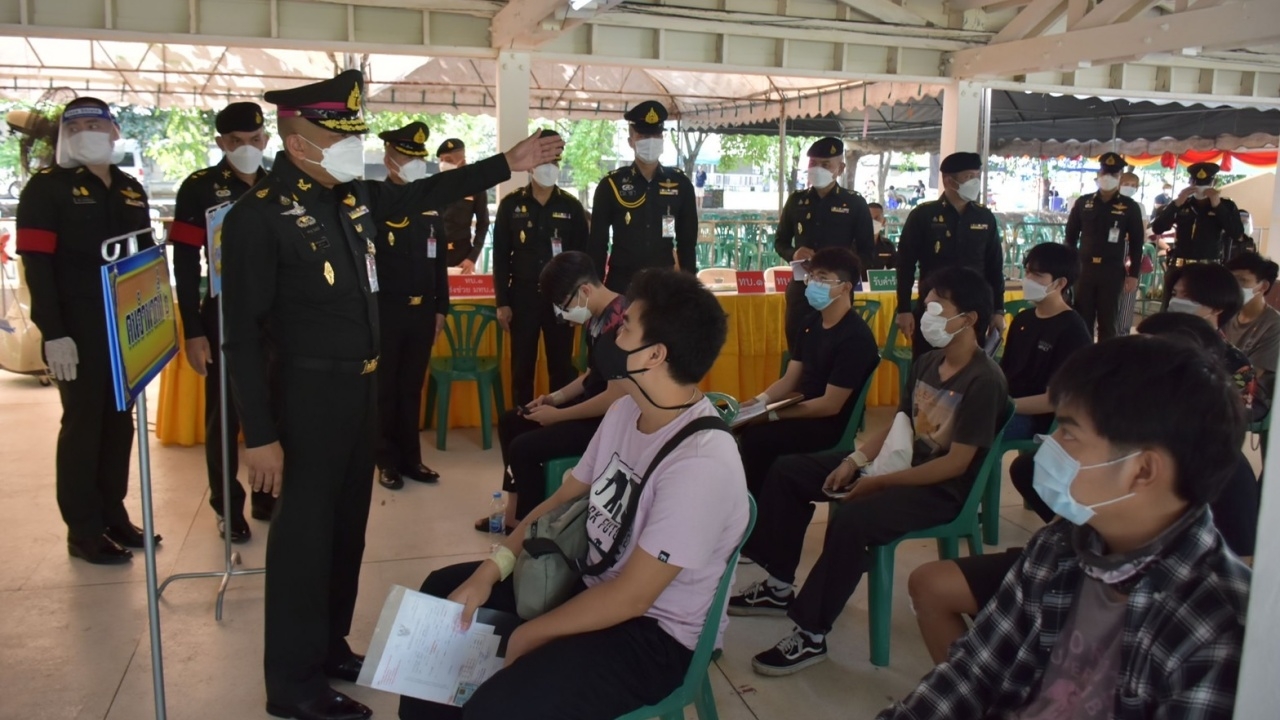 ผบ.มทบ.11 ตรวจเยี่ยมเกณฑ์ทหาร สั่งเข้มต้องสุจริต ยุติธรรม โปร่งใส 